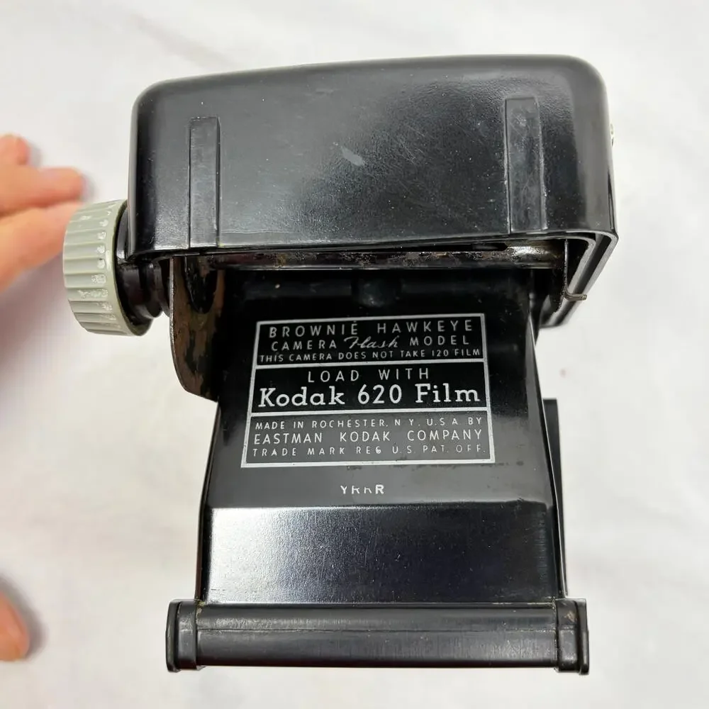 VTG Kodak Brownie Hawkeye Camera Flash Model, Kodak 620 Film - not working